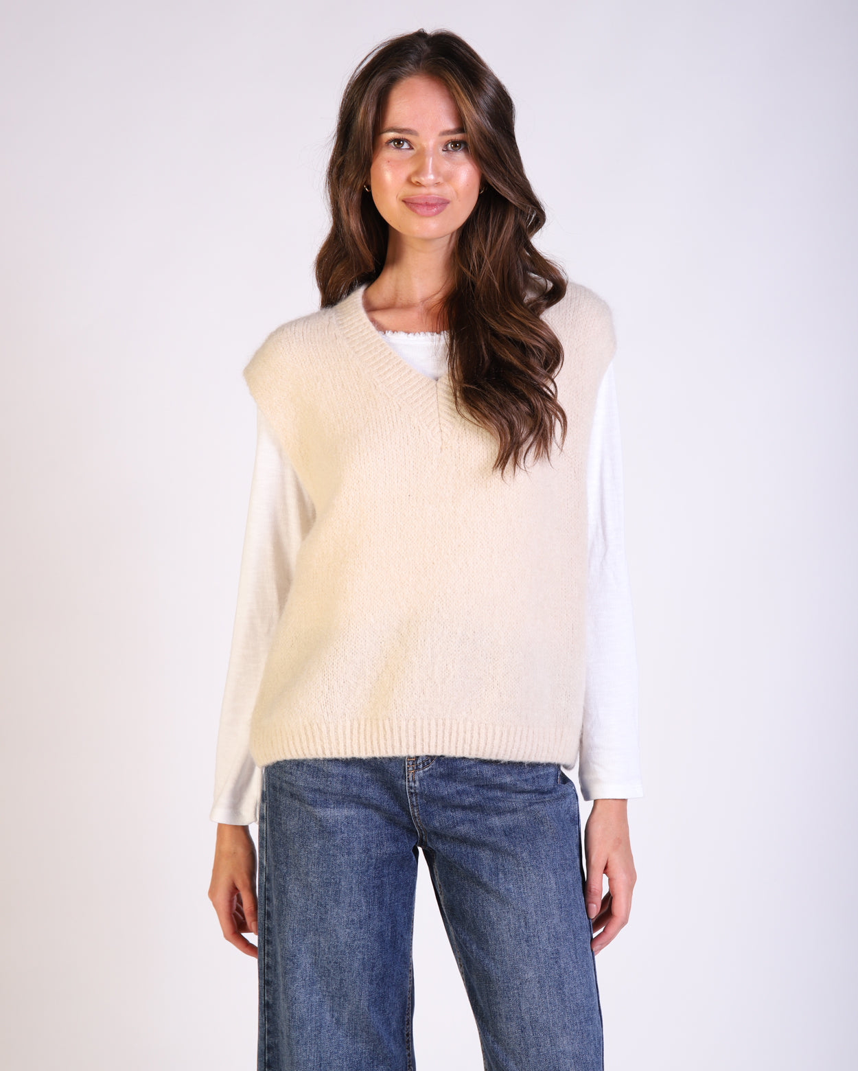 2238-w25_oliknitvest_picnic_oatt_1_1764644839