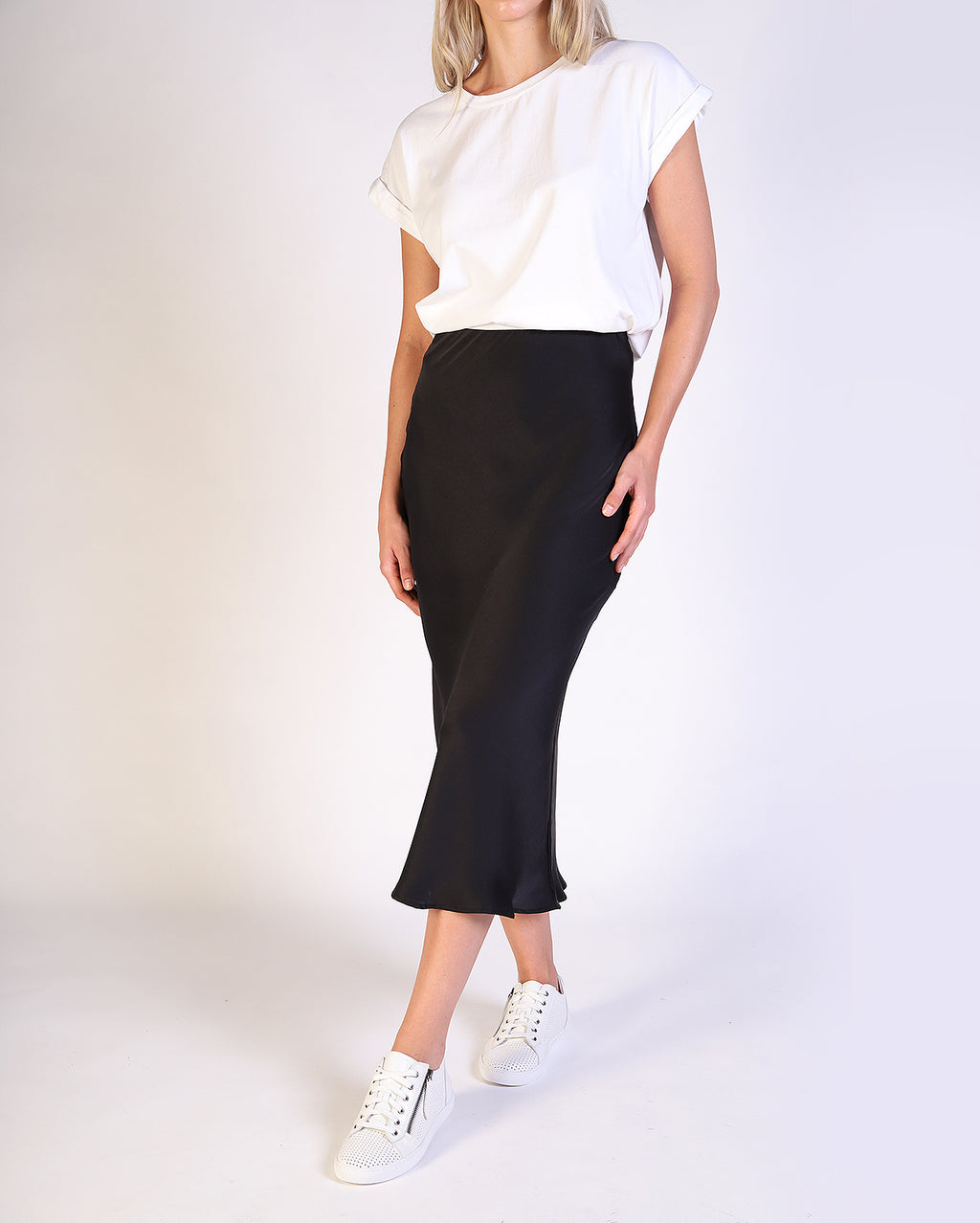 3256-124_yelenaslipskirt_picnic_blk_2_1764650898