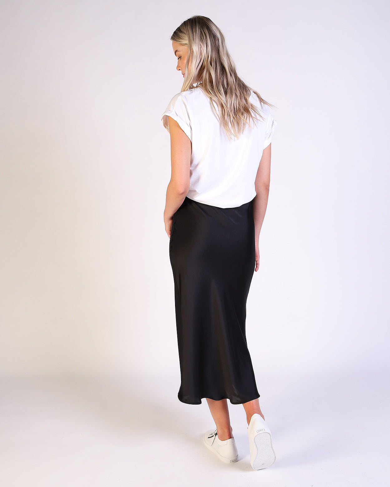 3256-124_yelenaslipskirt_picnic_blk_4_1764650899