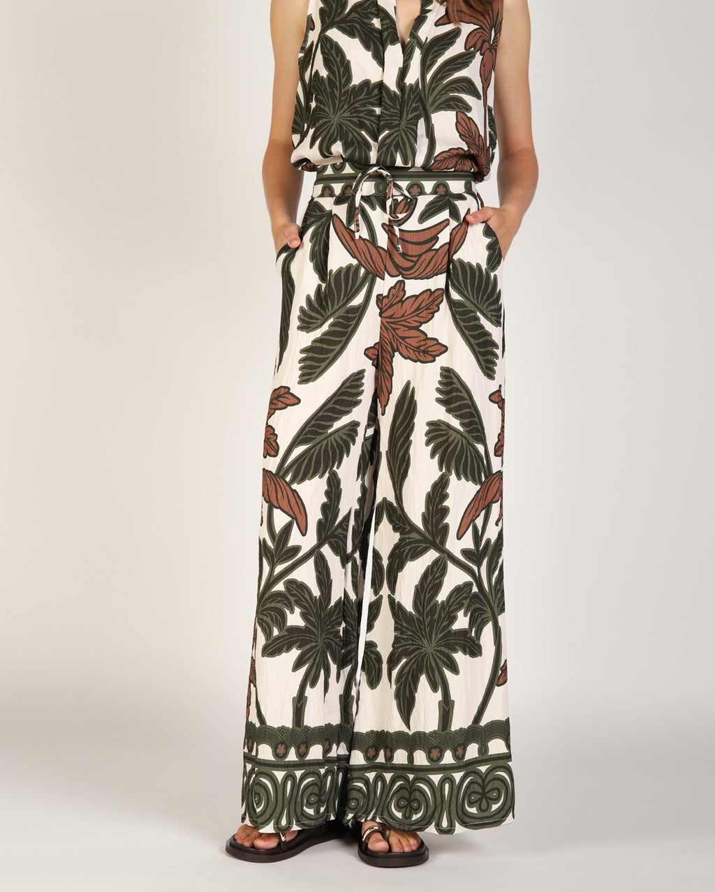 37193-1_tiffanypant_picnic_grnmulti_3_1764639841