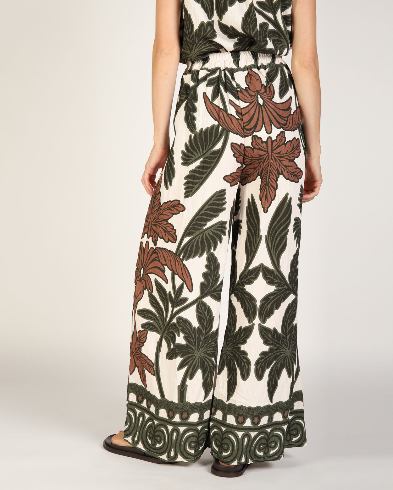 37193-1_tiffanypant_picnic_grnmulti_5_1764639726