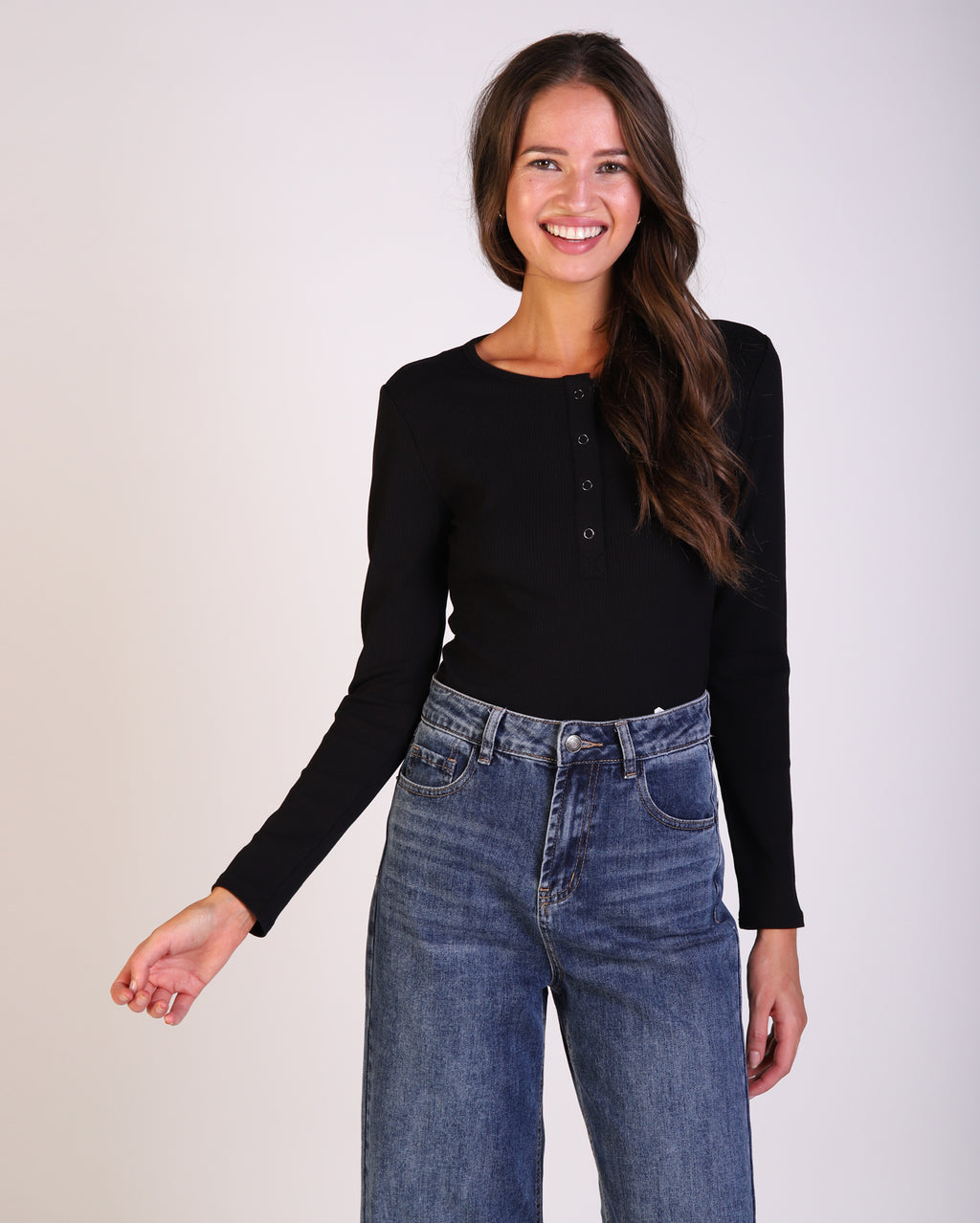 58612013_josielongsleevetee_picnic_blk_2_1764644357