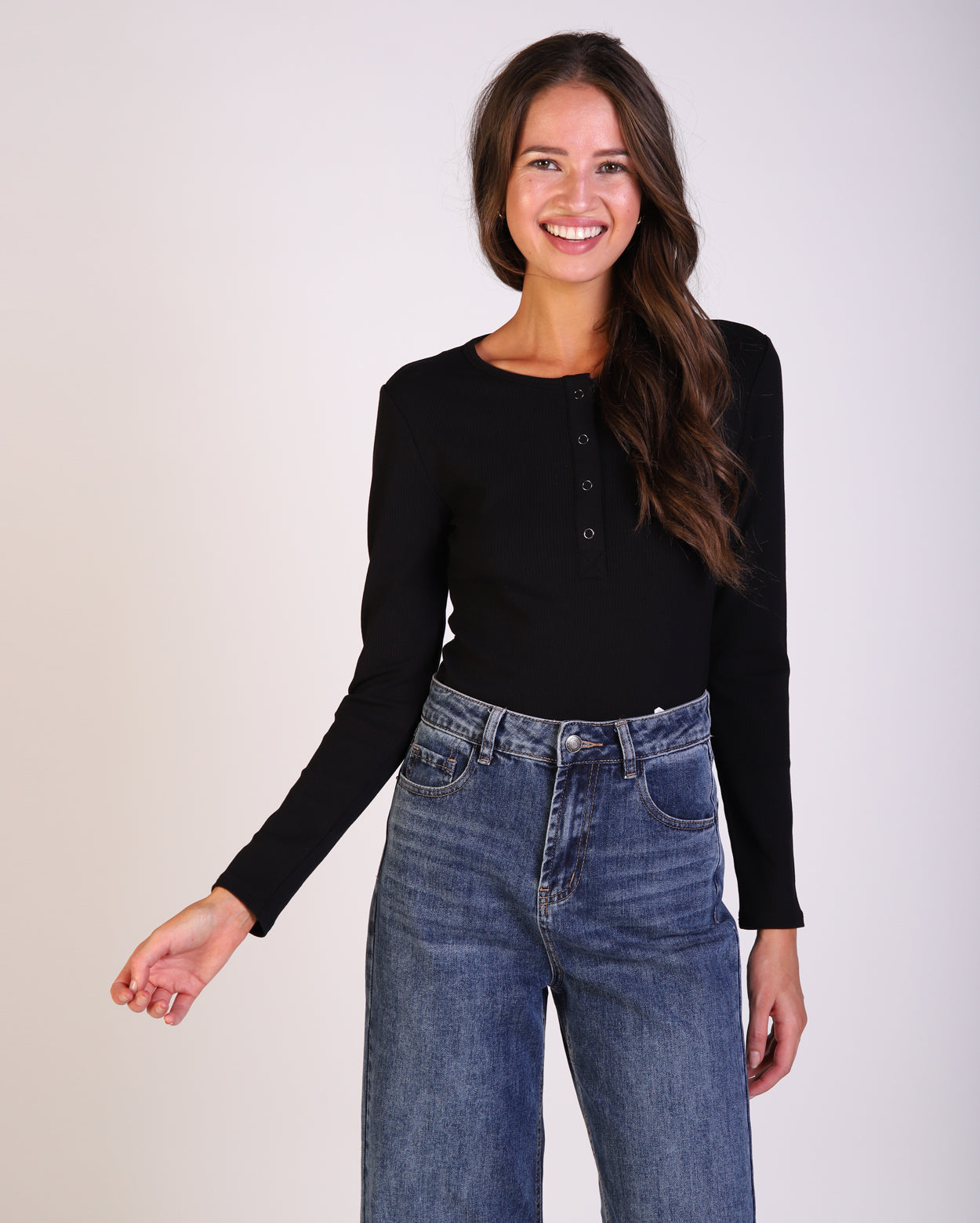 58612013_josielongsleevetee_picnic_blk_2_1764644357