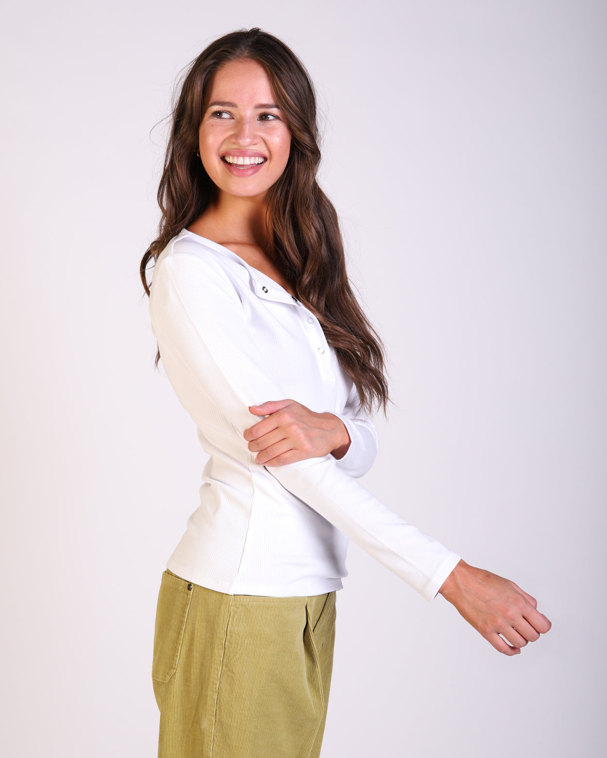 58612013_josielongsleevetee_picnic_whi_2_1764644360