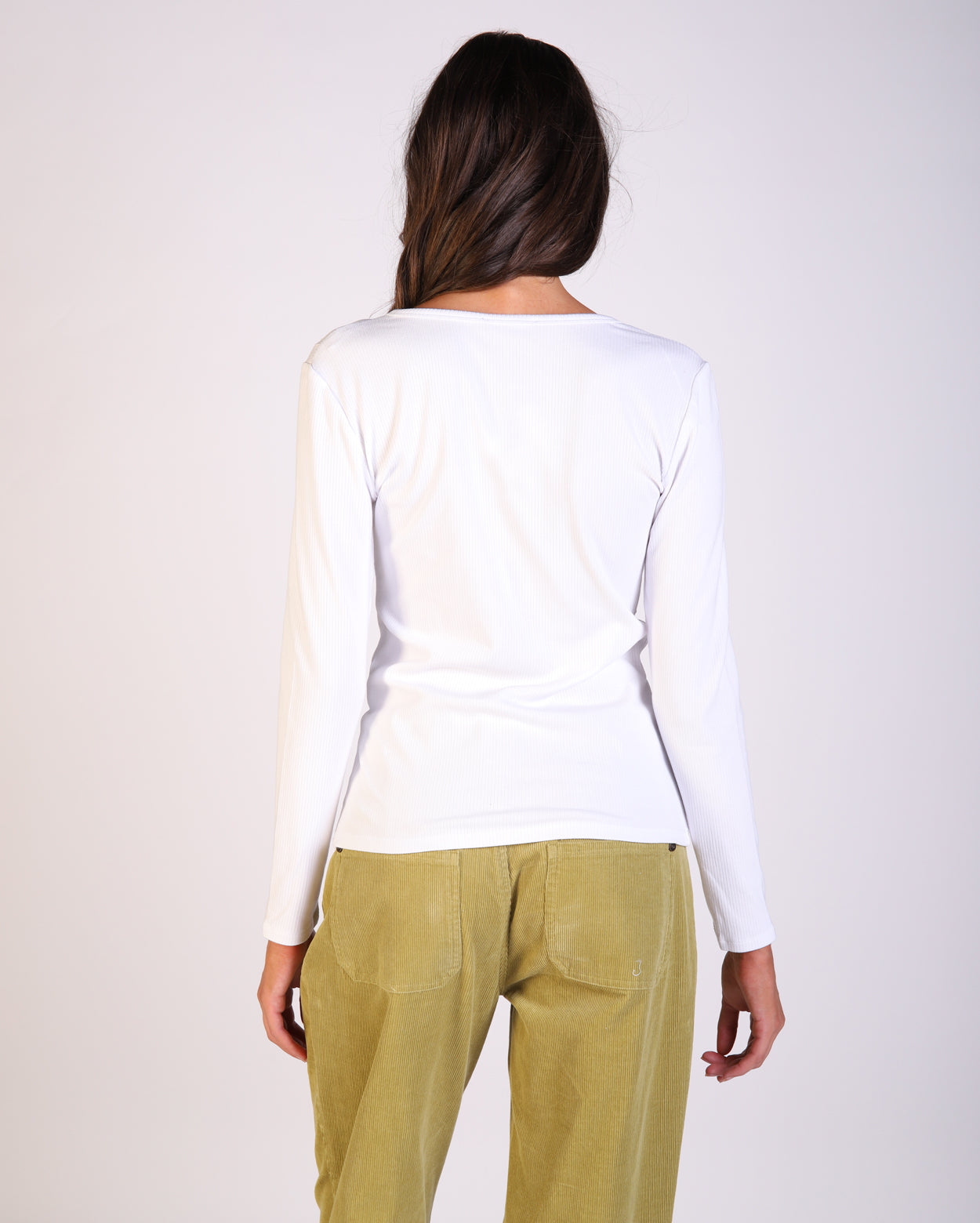 58612013_josielongsleevetee_picnic_whi_3_1764644359