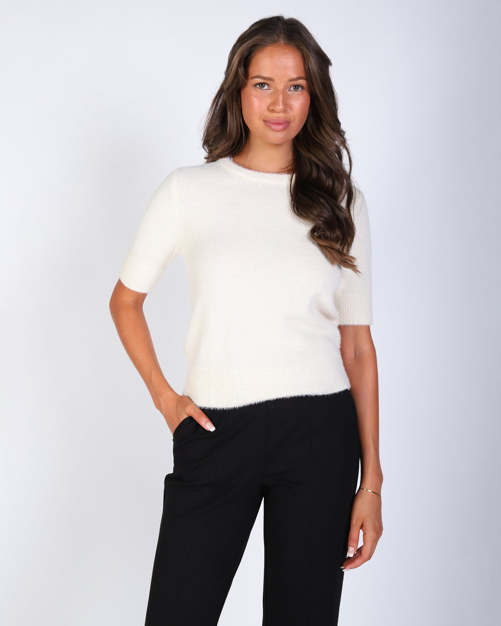 Liv Fluffy S/S Crew Knit - Pearl