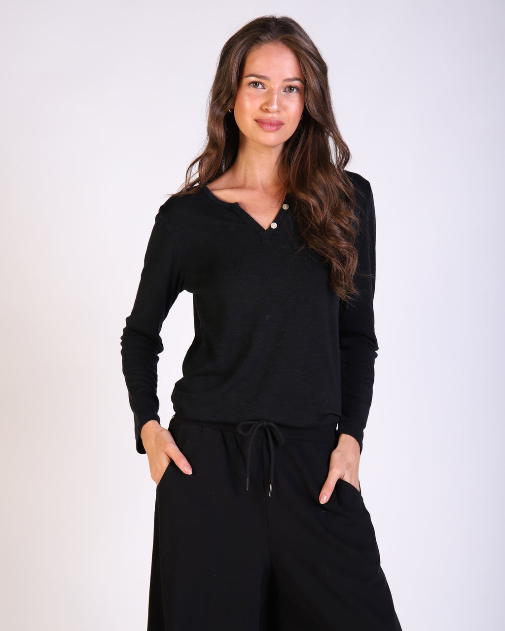 72781p-w25_colbylongsleevetee_picnic_blk_1_1764644184