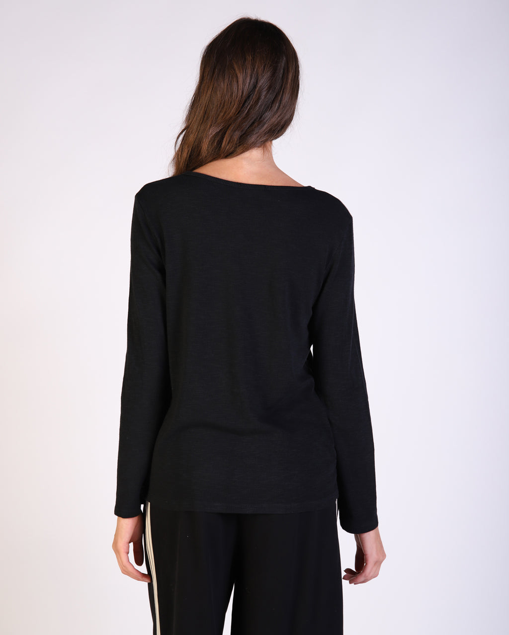 72781p-w25_colbylongsleevetee_picnic_blk_4_1764644188