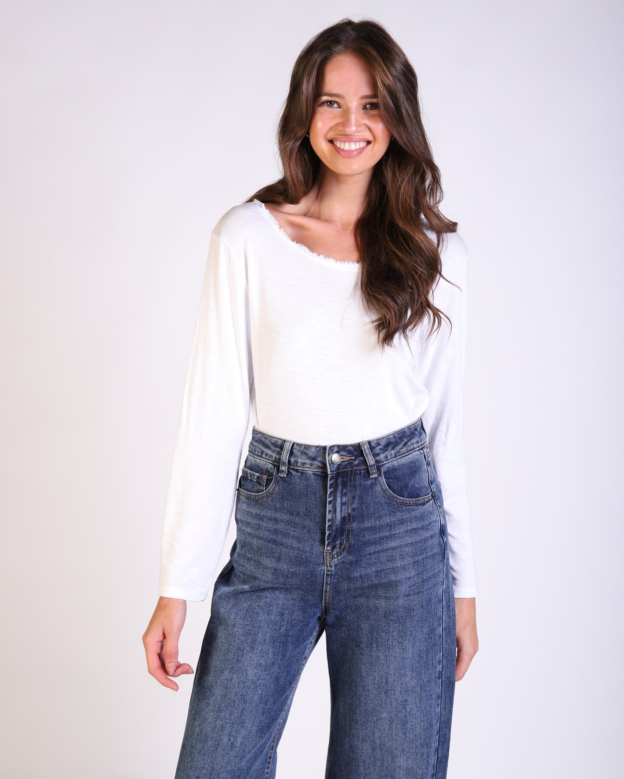 7993-w_calilongsleevetee_picnic_whi_1_1764644372