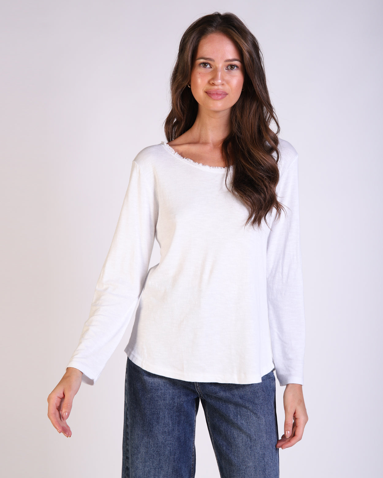 7993-w_calilongsleevetee_picnic_whi_2_1764644374