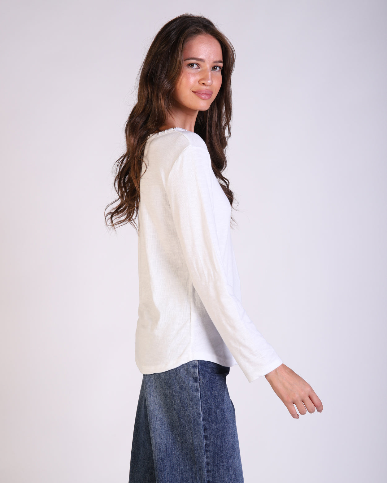 7993-w_calilongsleevetee_picnic_whi_3_1764644378