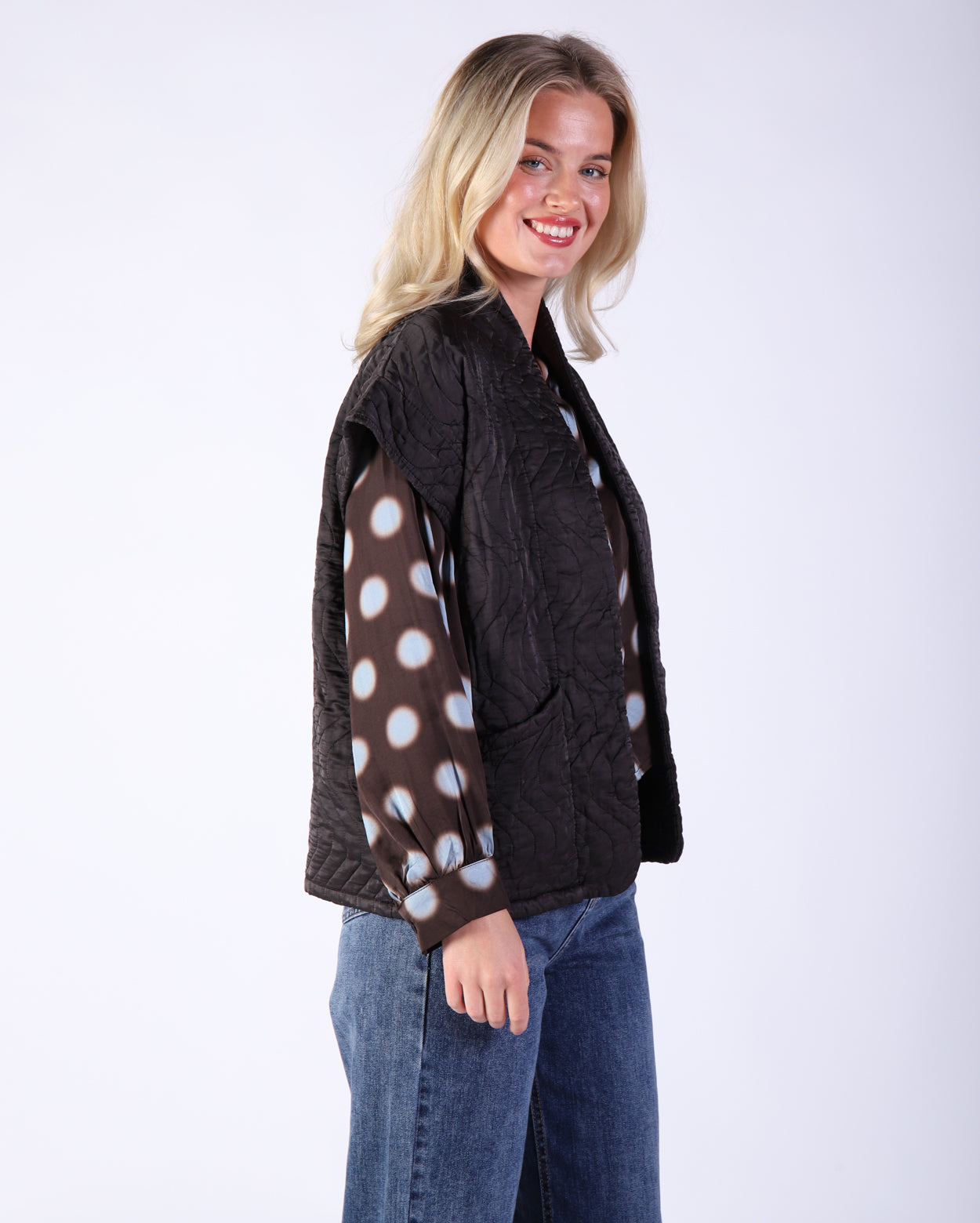 82643_karolquiltedvest_picnic_brn_2_1764647253