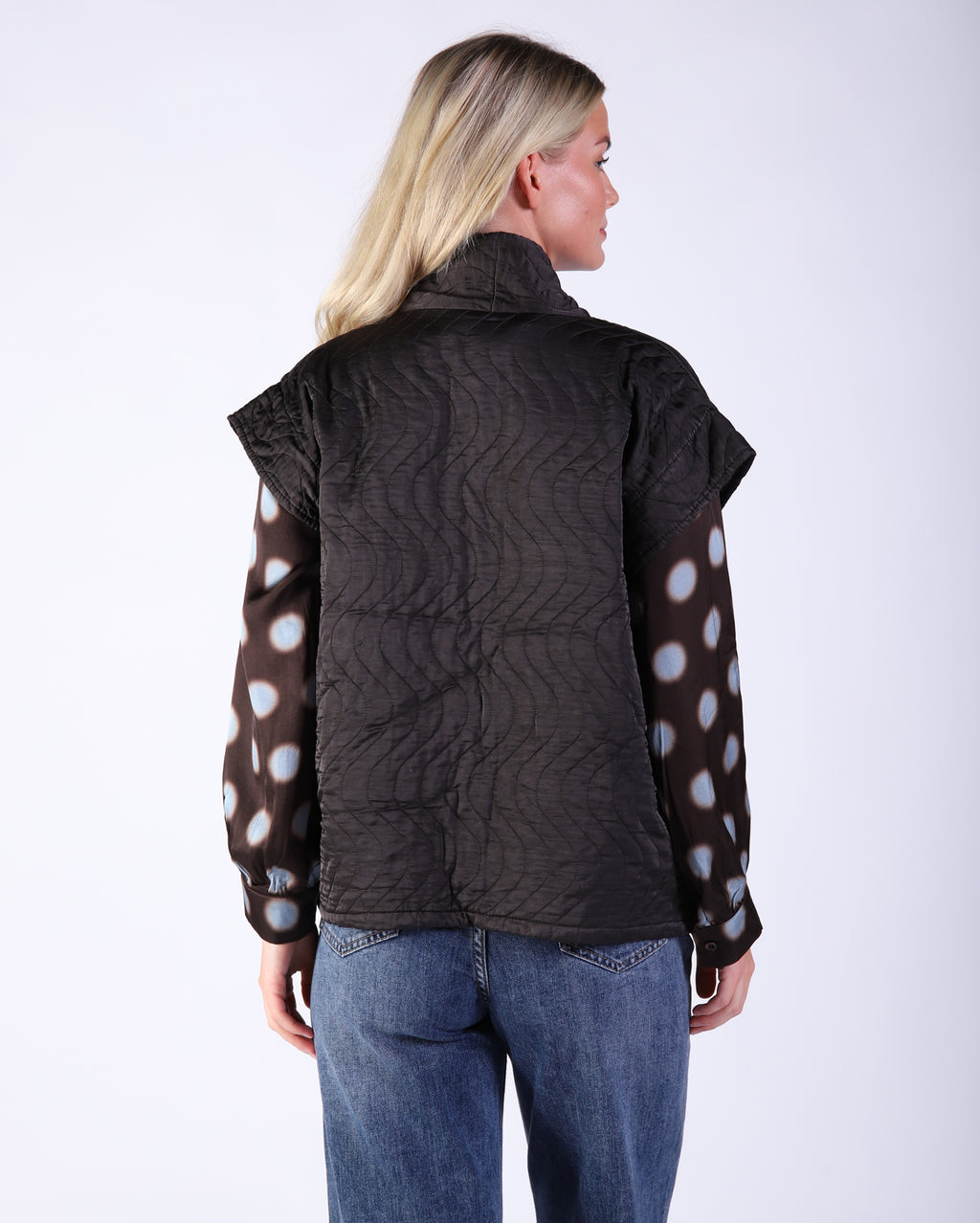 82643_karolquiltedvest_picnic_brn_3_1764647253