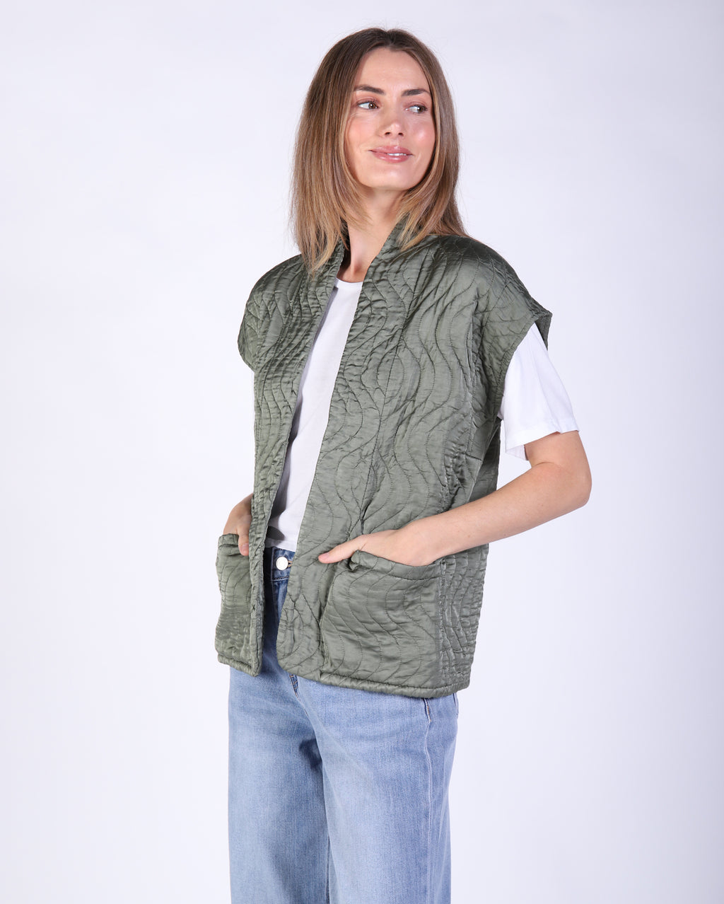 82643_karolquiltedvest_picnic_kha_2_1764647183