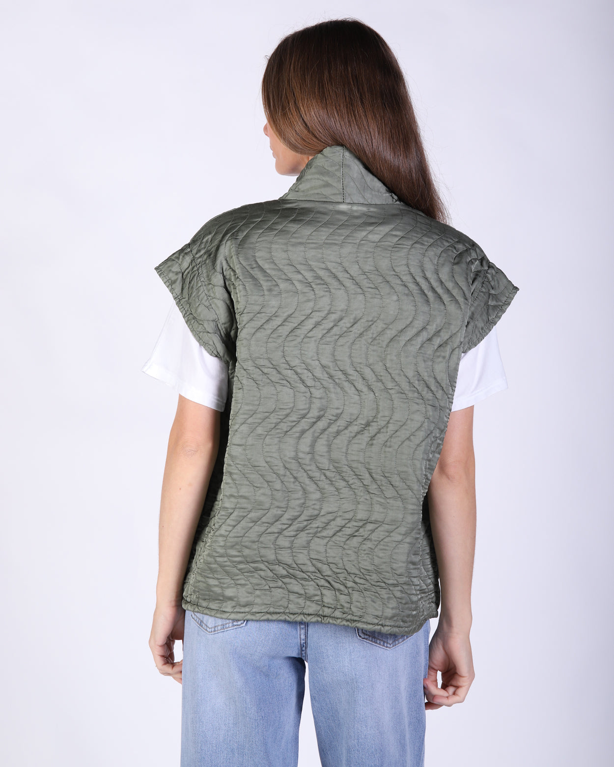 82643_karolquiltedvest_picnic_kha_4_1764647184