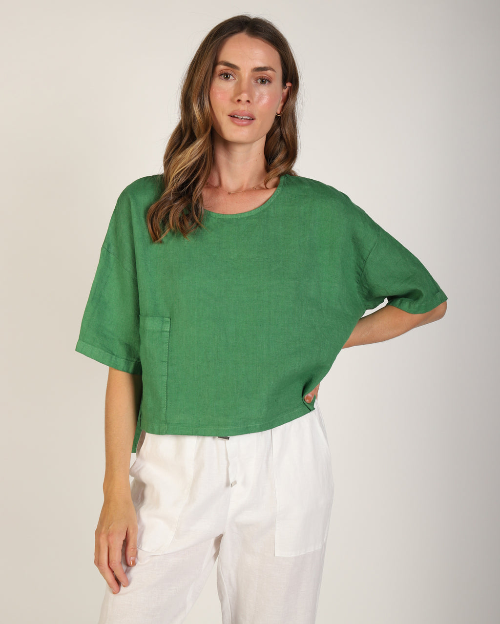 8653-s25_ellisonlinentop_picnic_grn_2_1764638650