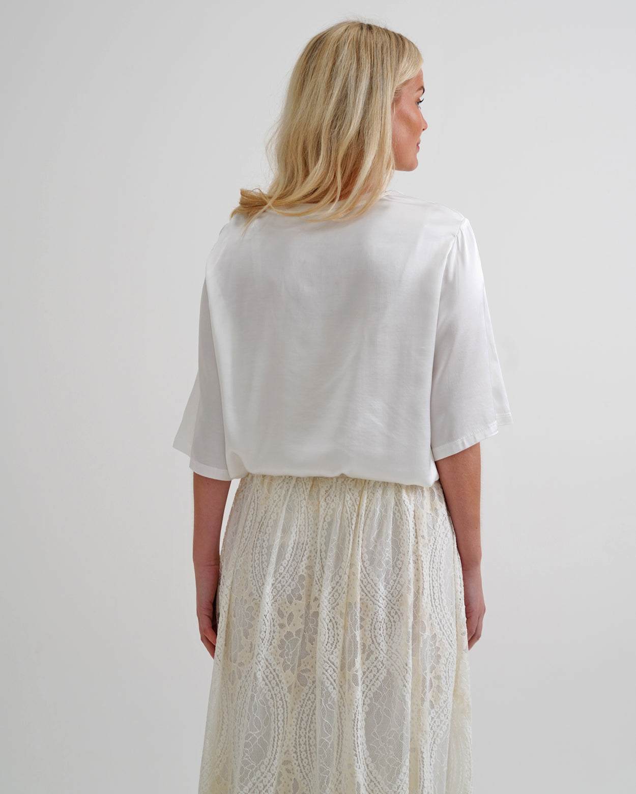 MM237-633_lottietop_picnic_whi_4_1764644344