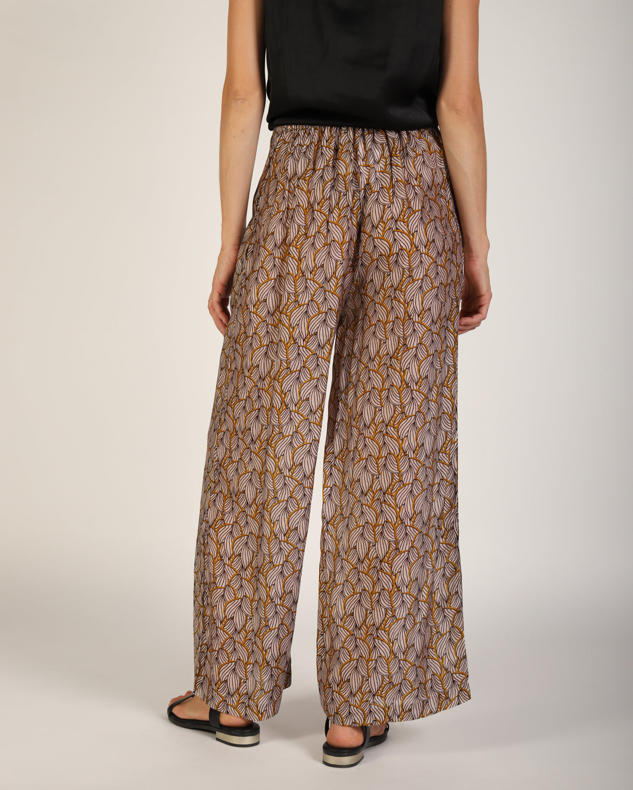 as016_orlapant_picnic_mul_5_1764638108