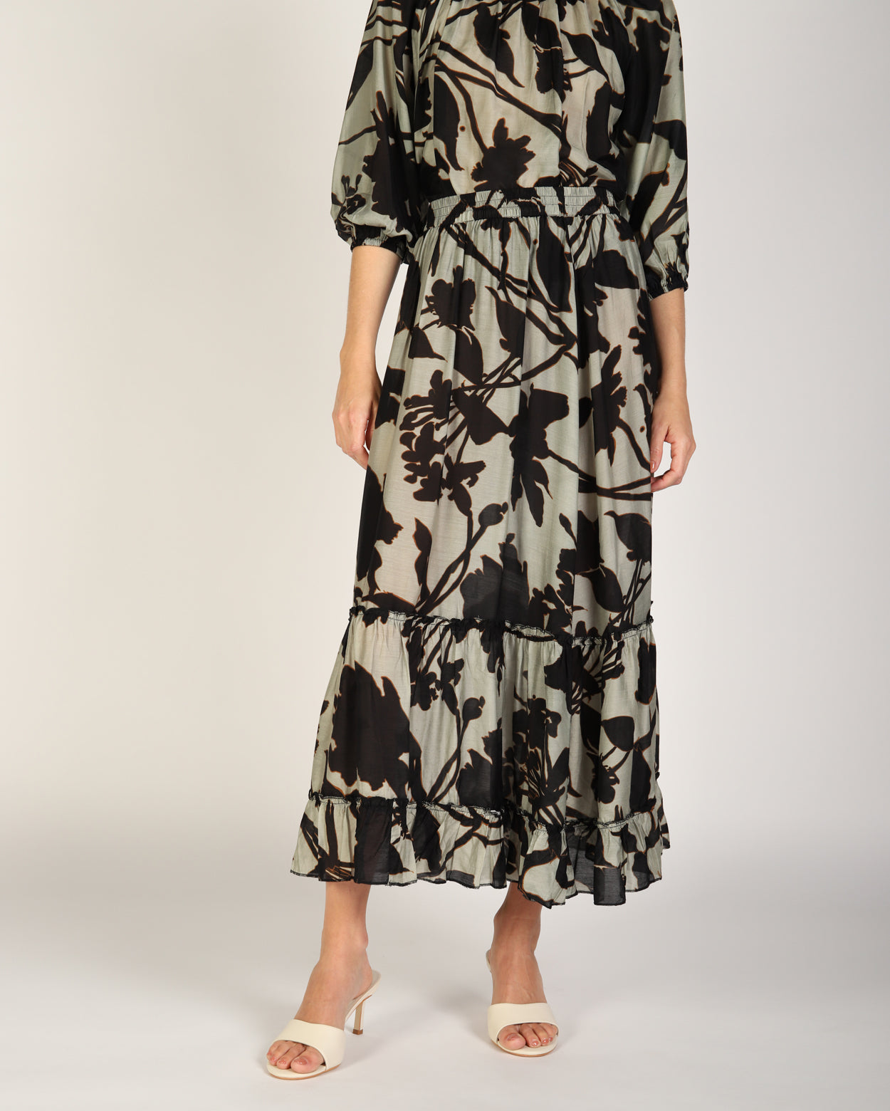 as018_rubyskirt_picnic_mul_3_1764638758