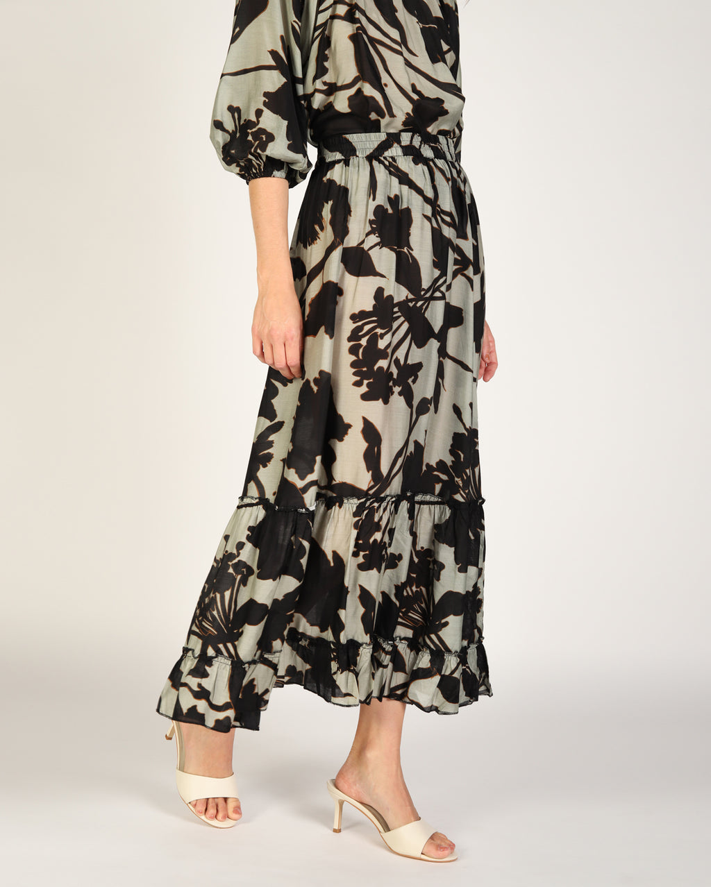 as018_rubyskirt_picnic_mul_4_1764638761