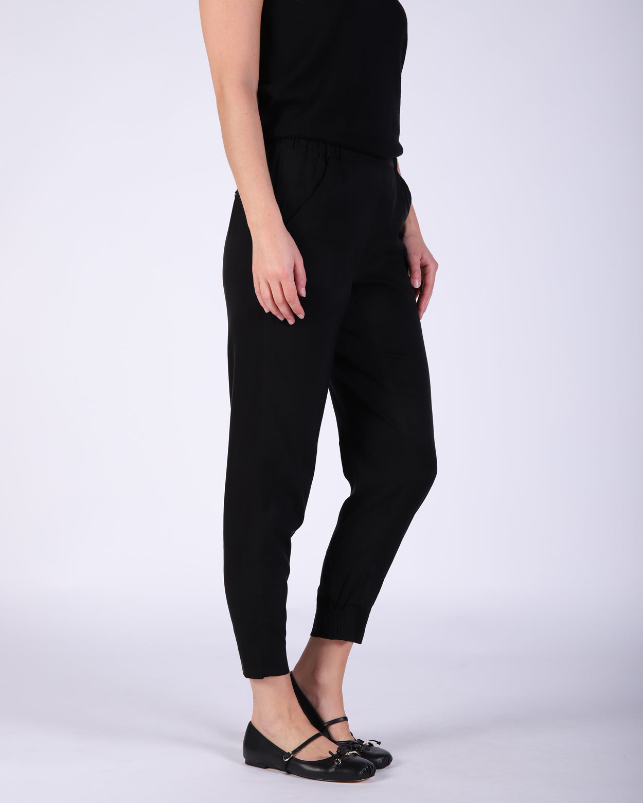 bz525-w25_dariapant_picnic_blk_2_1764647054