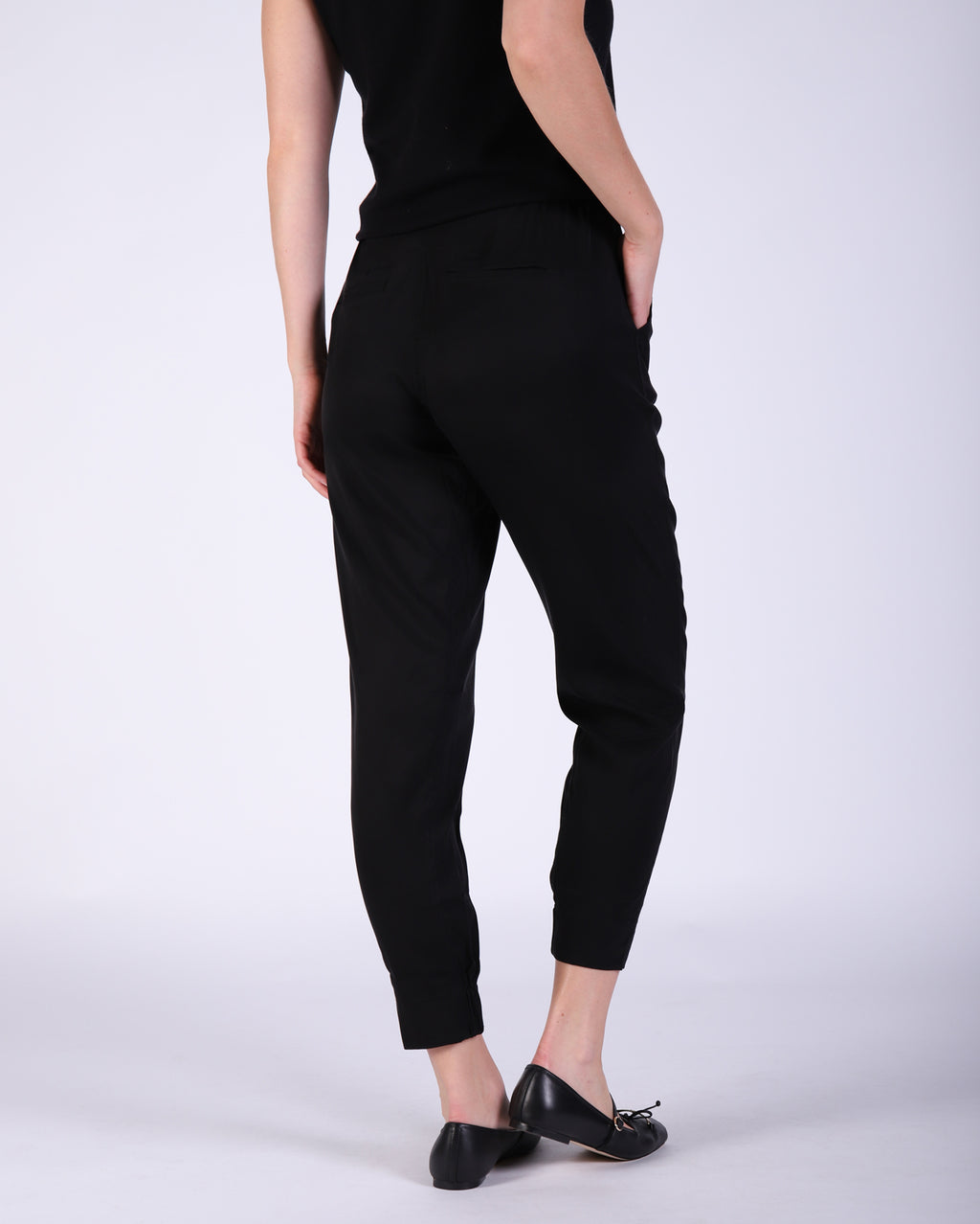 bz525-w25_dariapant_picnic_blk_3_1764647053