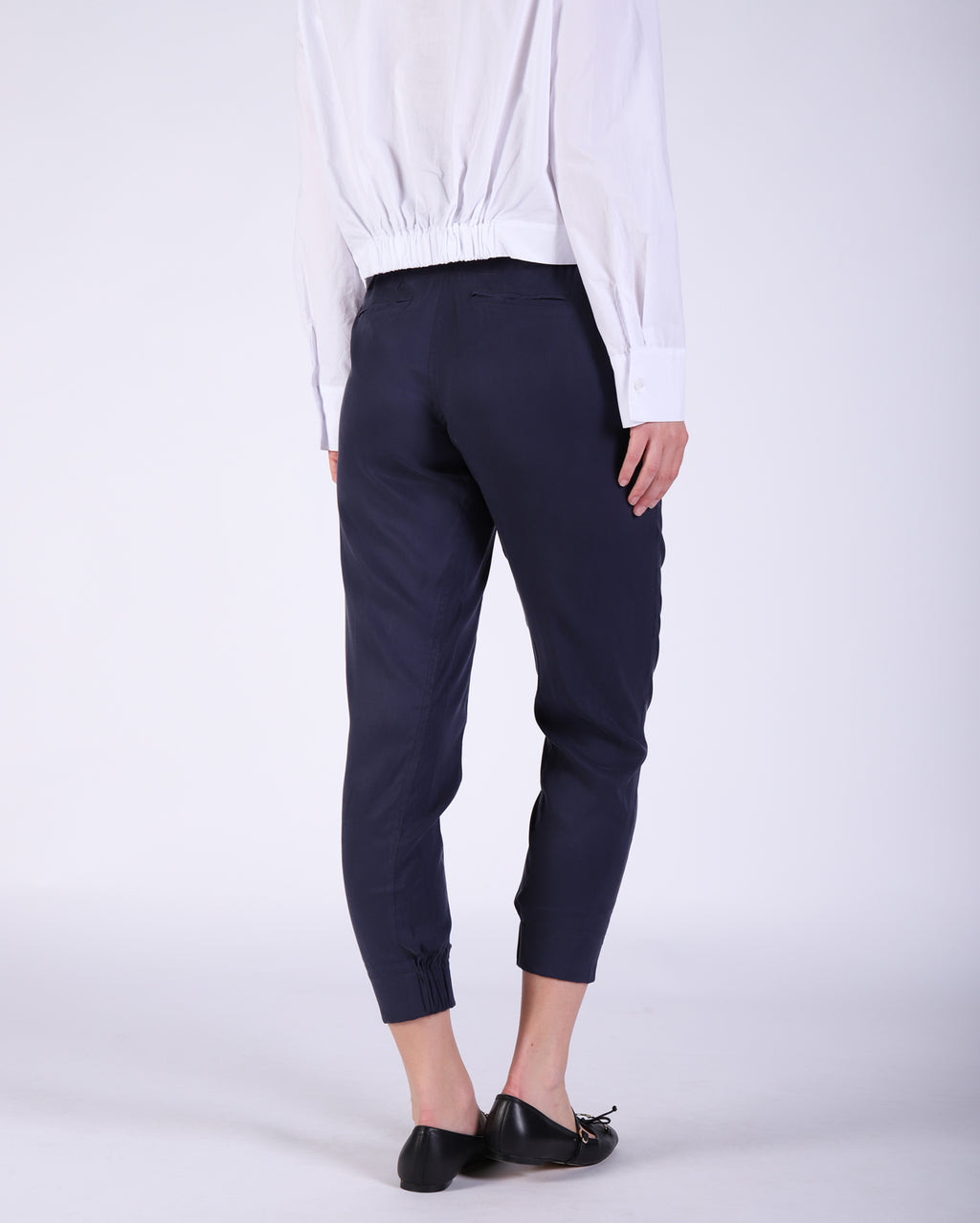 bz525-w25_dariapant_picnic_nav_3_1764647058