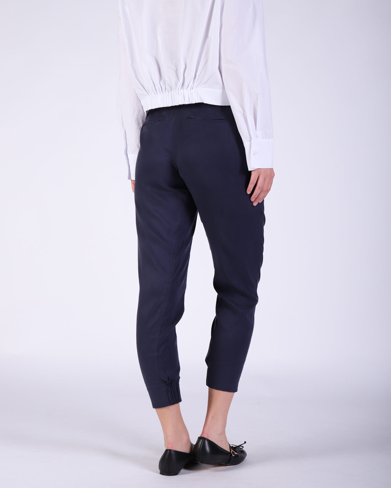 bz525-w25_dariapant_picnic_nav_3_1764647058