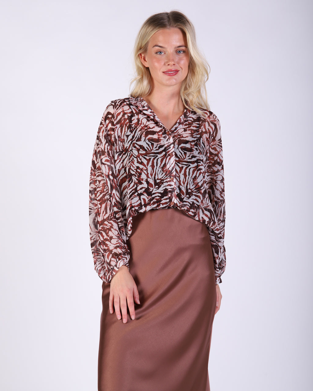 bz745-p1_amyshirt_picnic_brn_3_1764646089