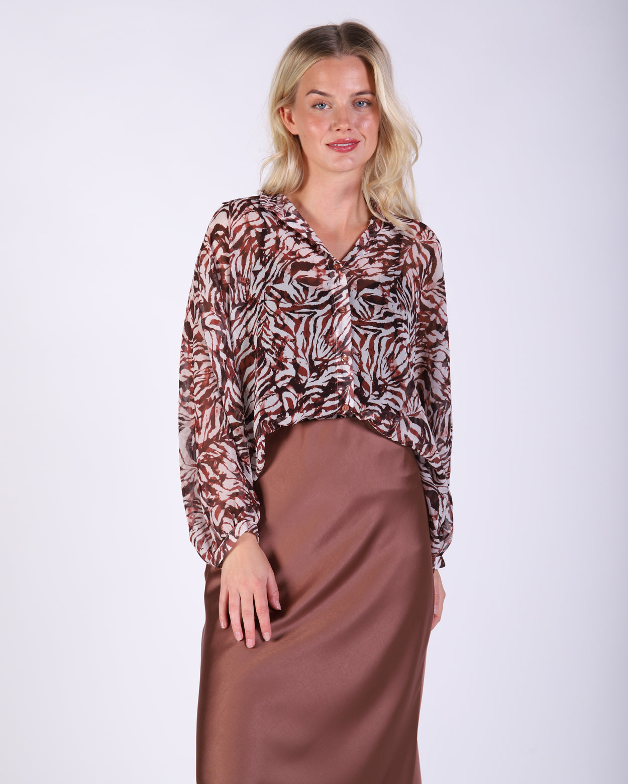 bz745-p1_amyshirt_picnic_brn_3_1764646089