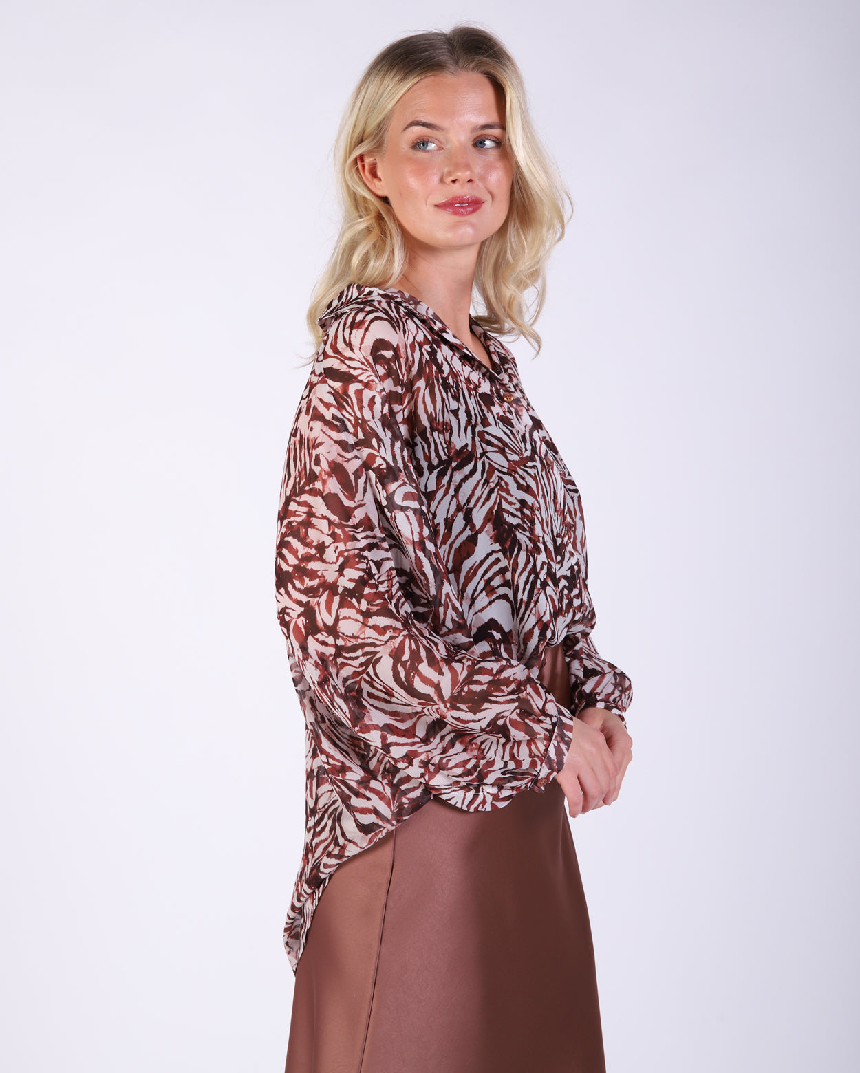 bz745-p1_amyshirt_picnic_brn_4_1764646088