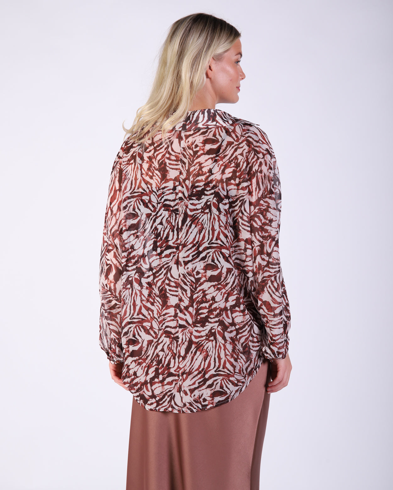 bz745-p1_amyshirt_picnic_brn_5_1764646087