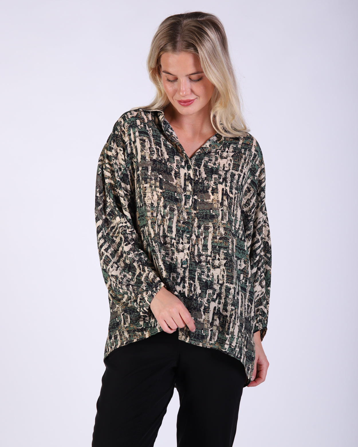 bz745-p2_amyshirt_picnic_grnmulti_2_1764645330