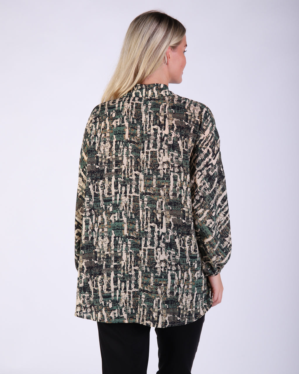 bz745-p2_amyshirt_picnic_grnmulti_4_1764646071