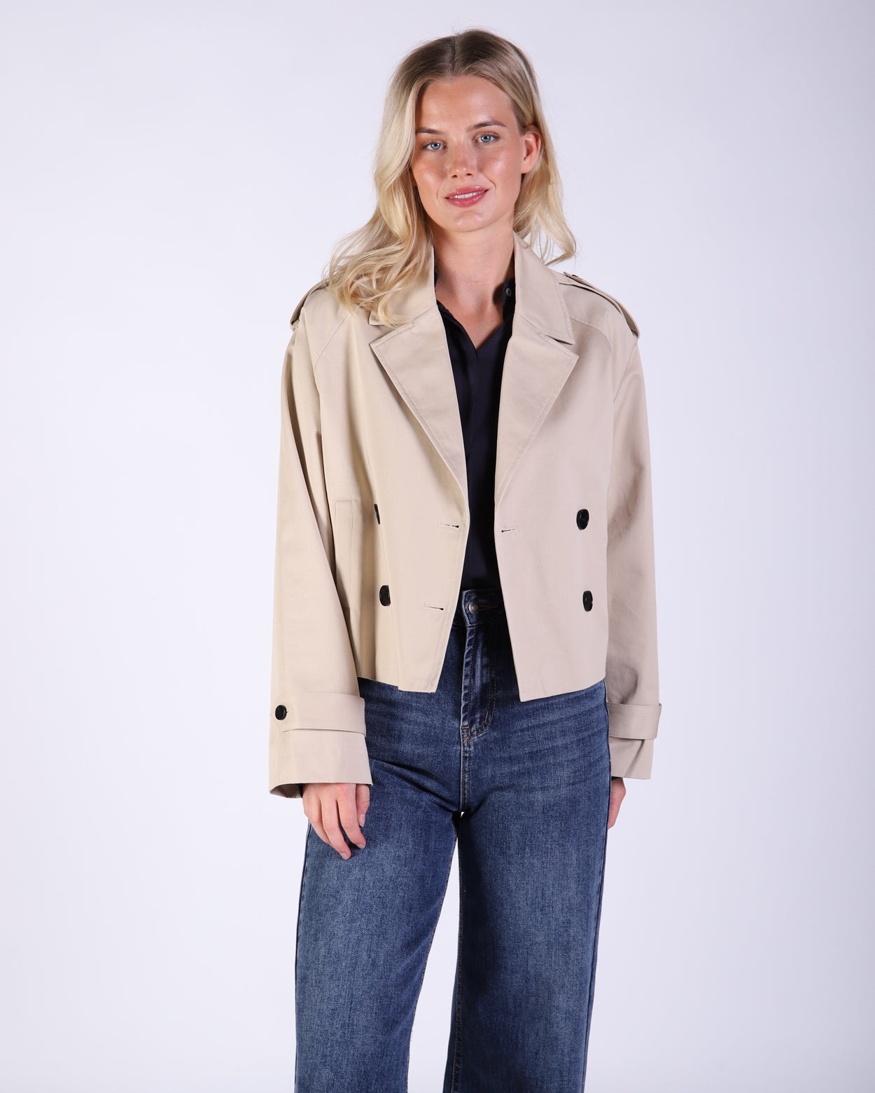 bz746_carlatrench_picnic_cam_1_1764647218