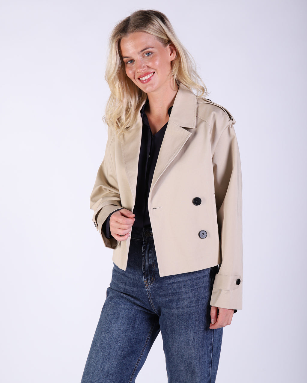 bz746_carlatrench_picnic_cam_3_1764647219