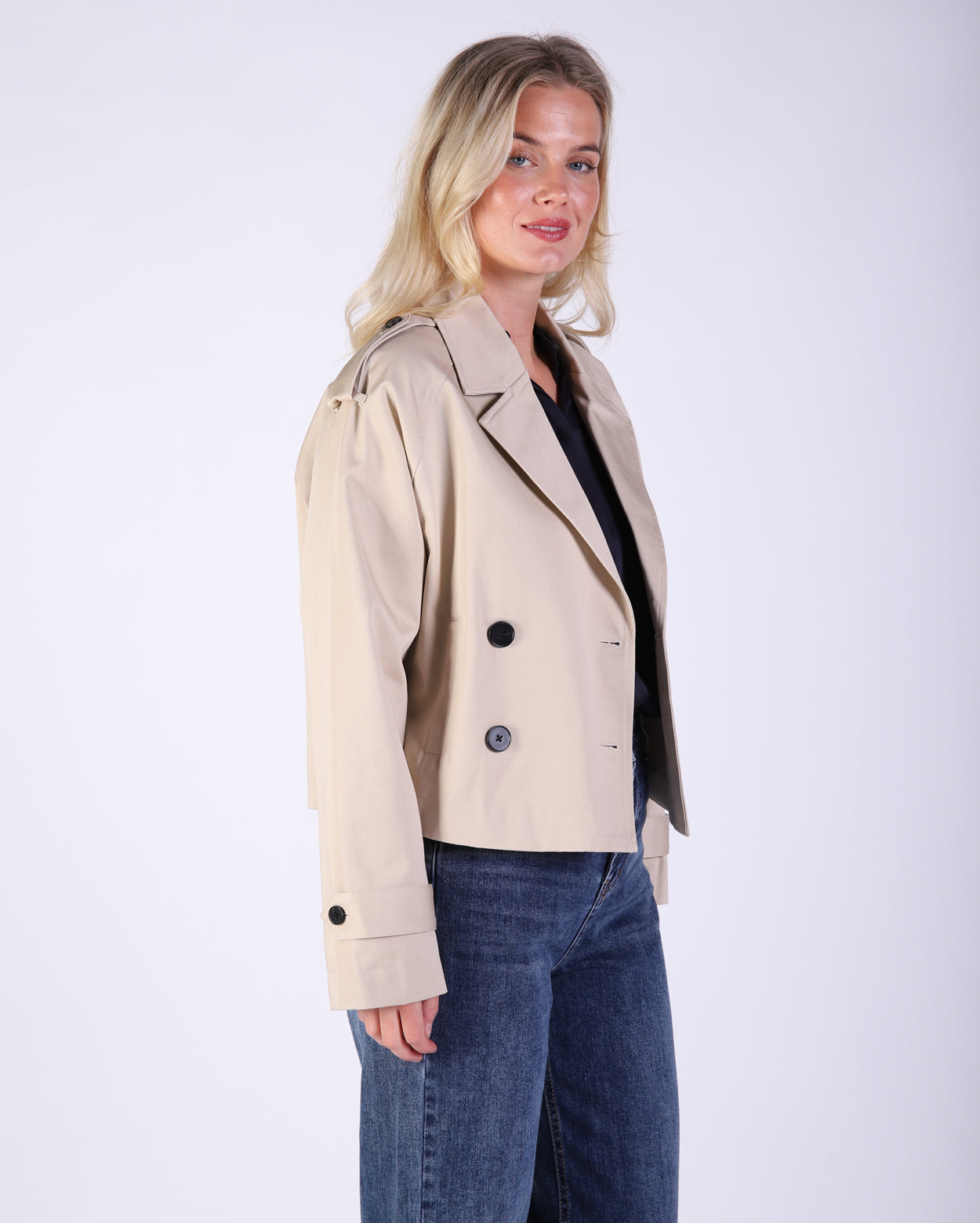 bz746_carlatrench_picnic_cam_4_1764647221