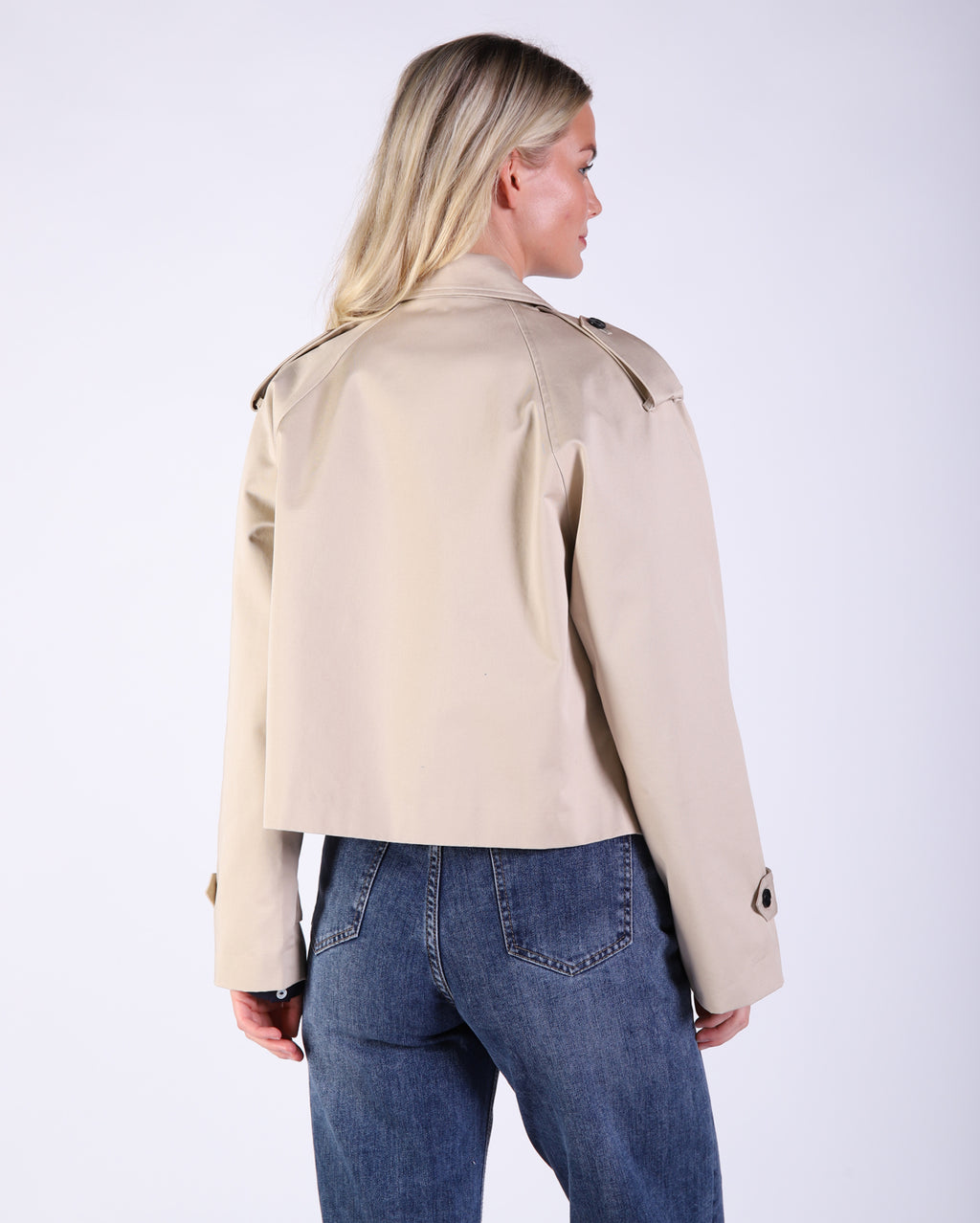 bz746_carlatrench_picnic_cam_5_1764647225