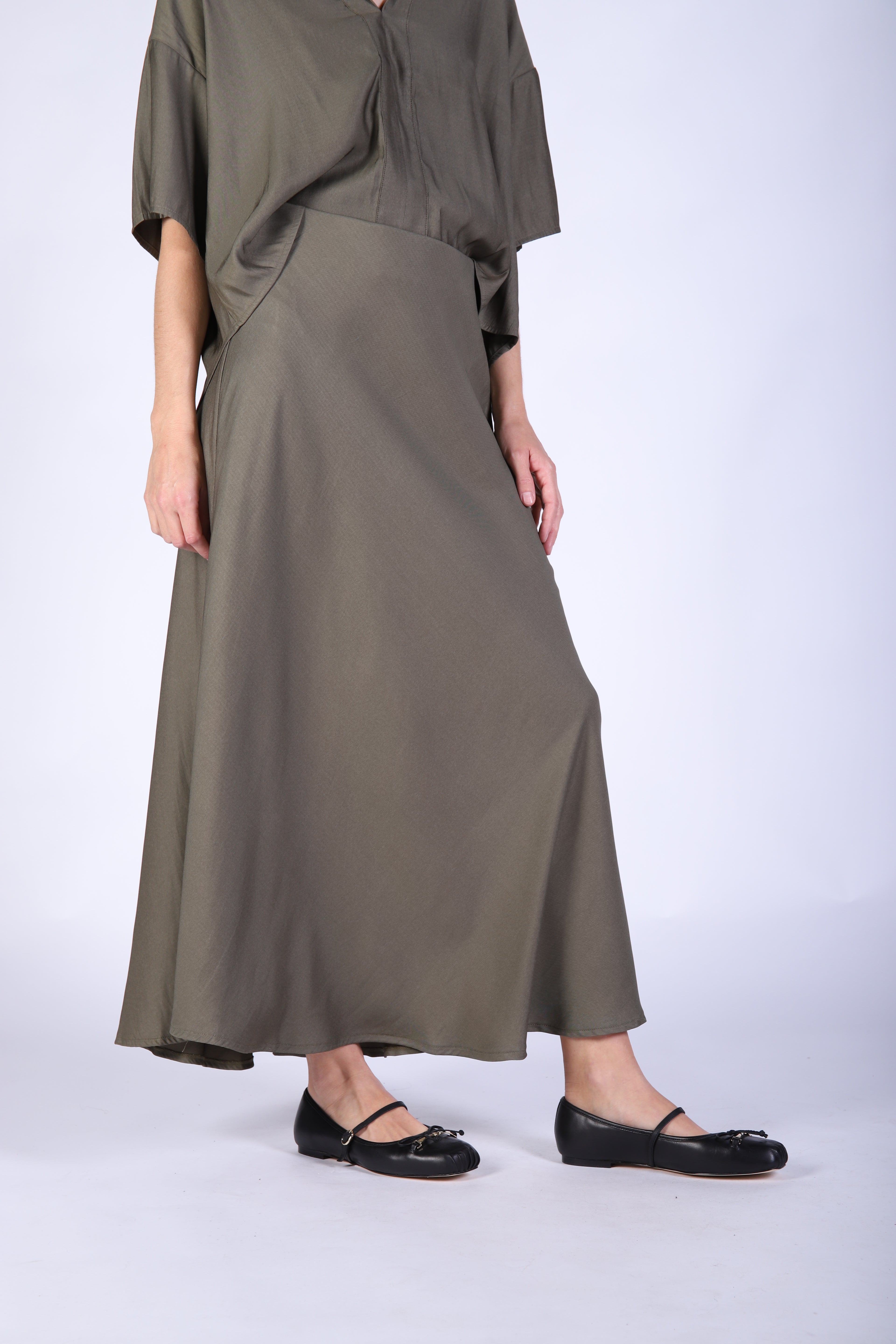 bz747_lexiskirt_picnic_kha_3_1764645137