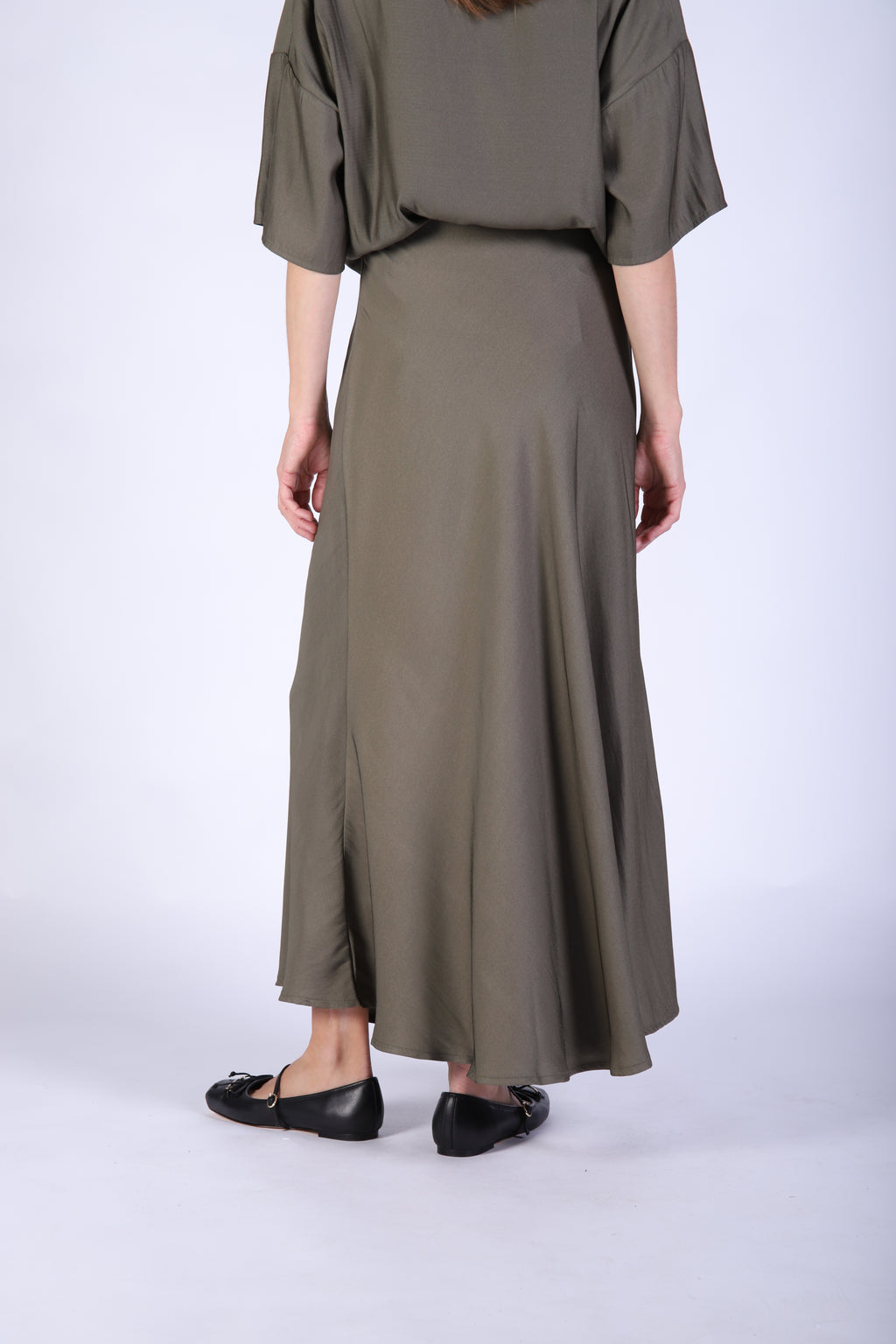 bz747_lexiskirt_picnic_kha_4_1764645127