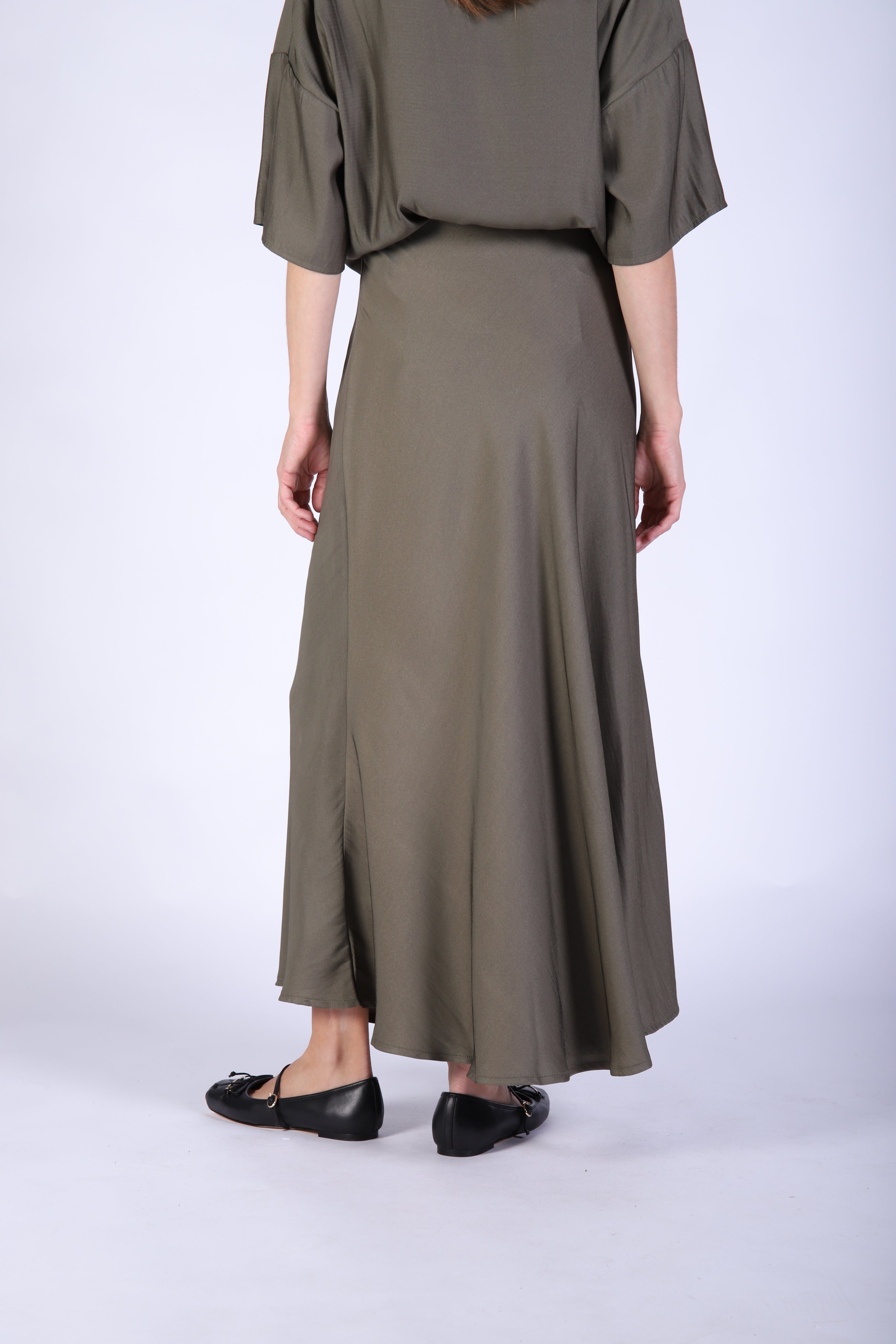 bz747_lexiskirt_picnic_kha_4_1764645127