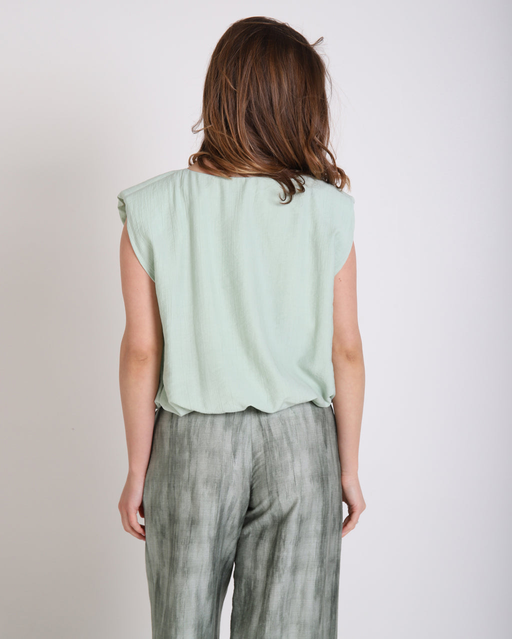 bz755_fallontop_picnic_min_4_1764638350