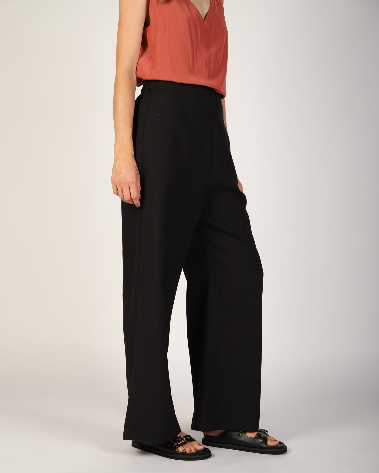 Laura Pant  - Black