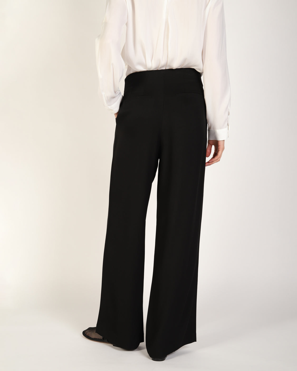 Courtney Pant - Black