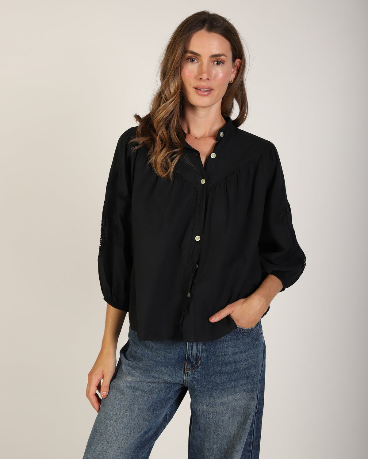 el81436925_averyshirt_picnic_blk_1_1764638916