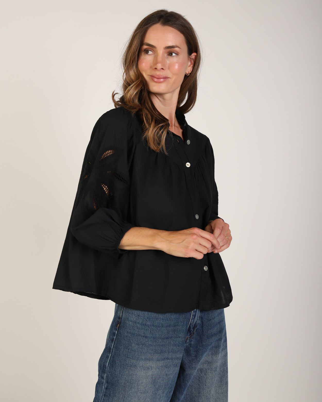 el81436925_averyshirt_picnic_blk_2_1764638919