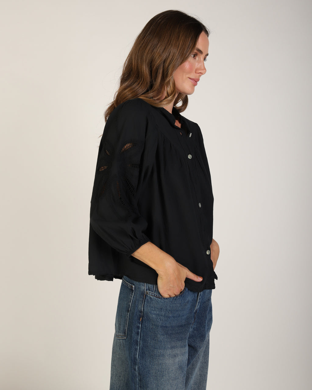 el81436925_averyshirt_picnic_blk_3_1764638921