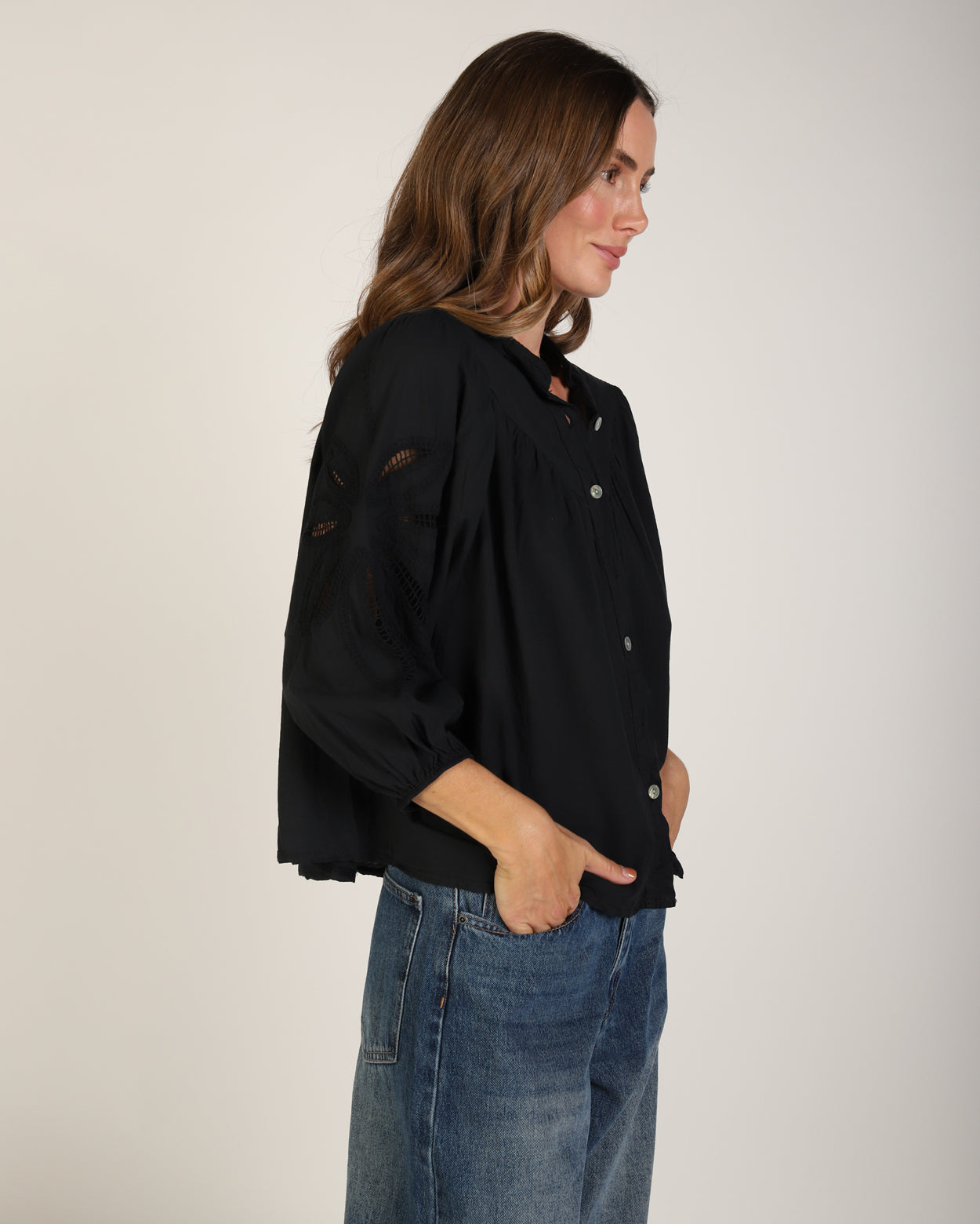 el81436925_averyshirt_picnic_blk_3_1764638921