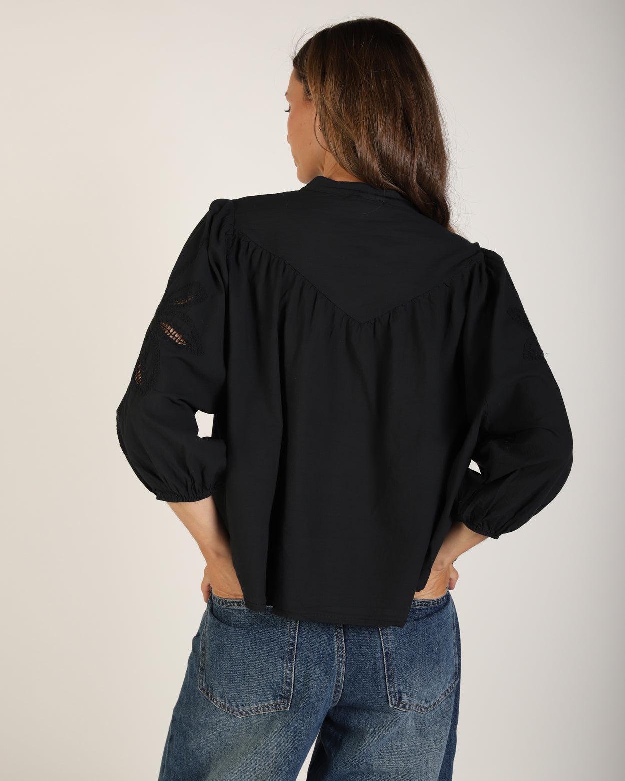 el81436925_averyshirt_picnic_blk_4_1764638922