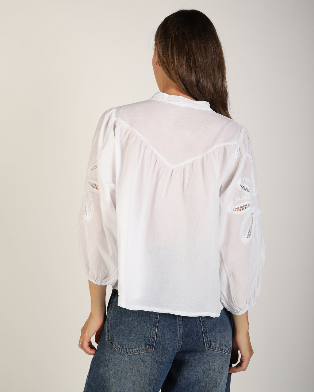 el81436925_averyshirt_picnic_whi_4_1764638927